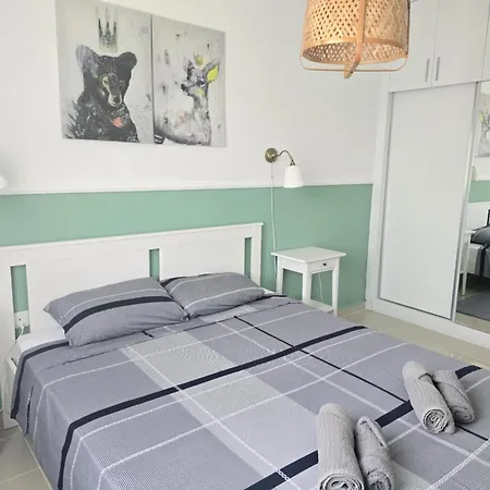 1-bedroom Poolside Cornelius In Caesar Apartment Dherinia