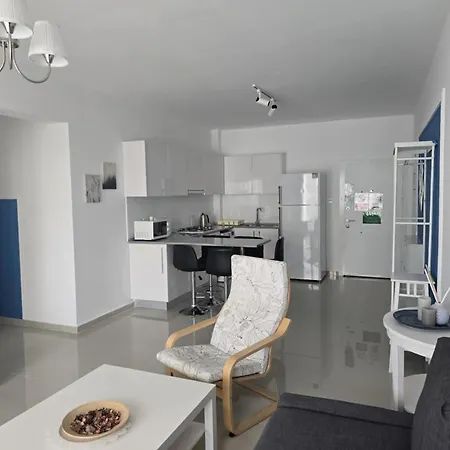 1-bedroom Poolside Cornelius In Caesar Apartment Dherinia