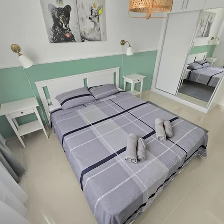 1-bedroom Poolside Cornelius In Caesar *